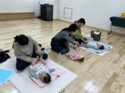 ベビーマッサージ&絵本の読み聞かせ