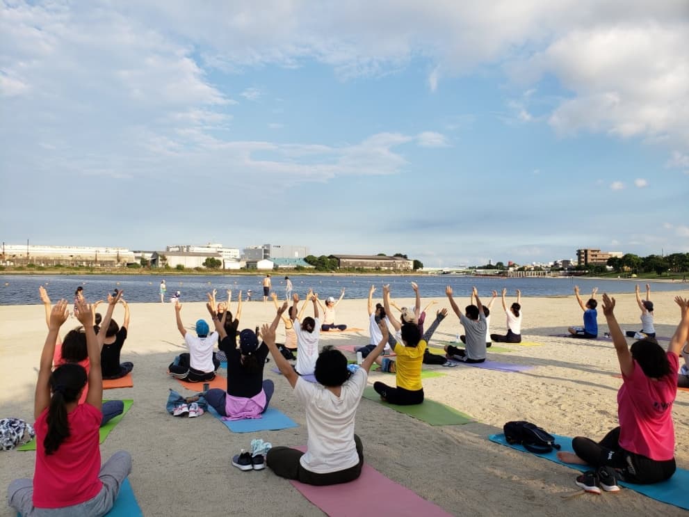 ふる浜ビーチヨガ モーニングヨガ