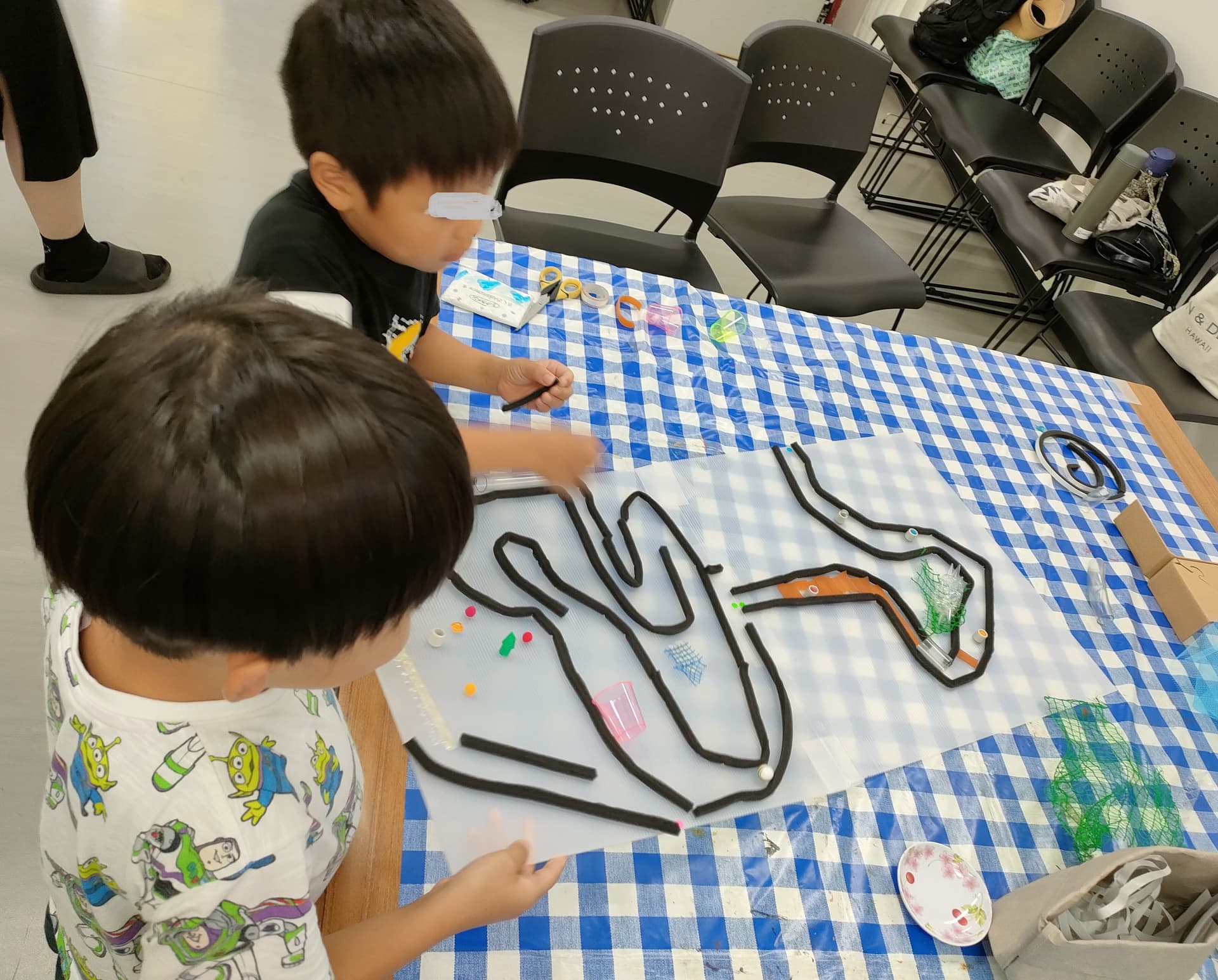 【レポート】区民プロデュース講座「線をあじわってみよう~おとなとこどもで楽しむ工作~」