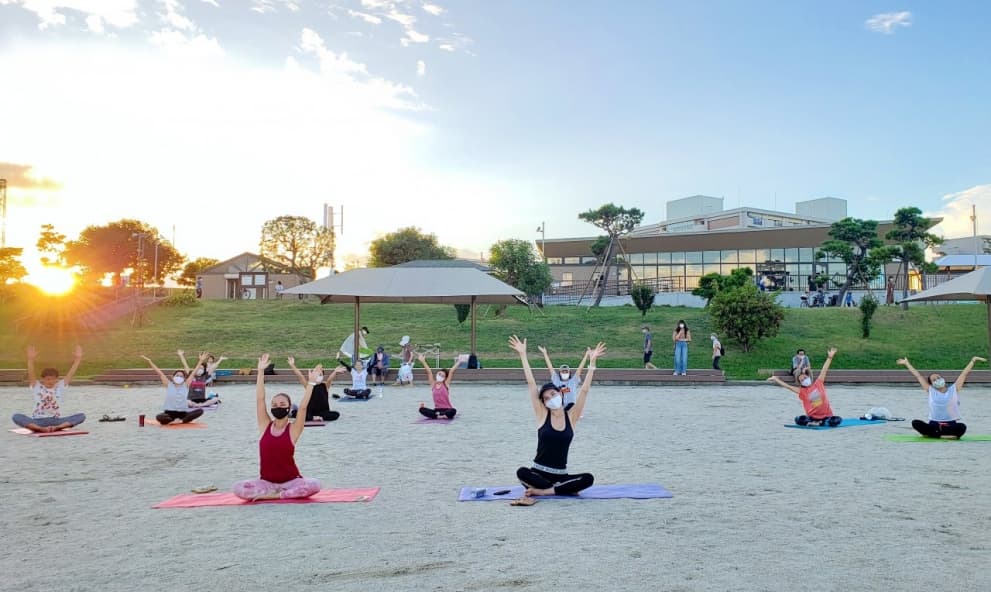 ふる浜ビーチヨガ サンセットヨガ